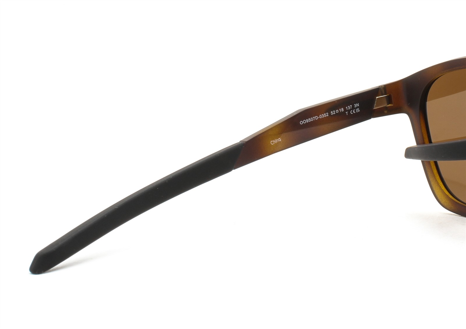Oakley Shackle Sunglasses Matte Tortoise Prizm Tungsten OO9507D-0352 with Case