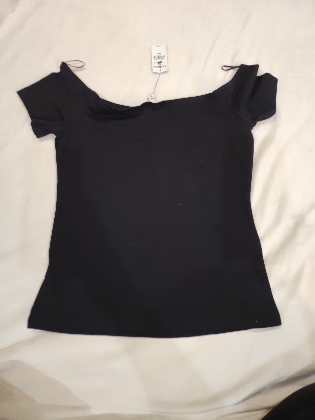 Express one Eleven Black M Siri Lanka RN 55285 95% Cotton 5% Spandex Cuello Boat