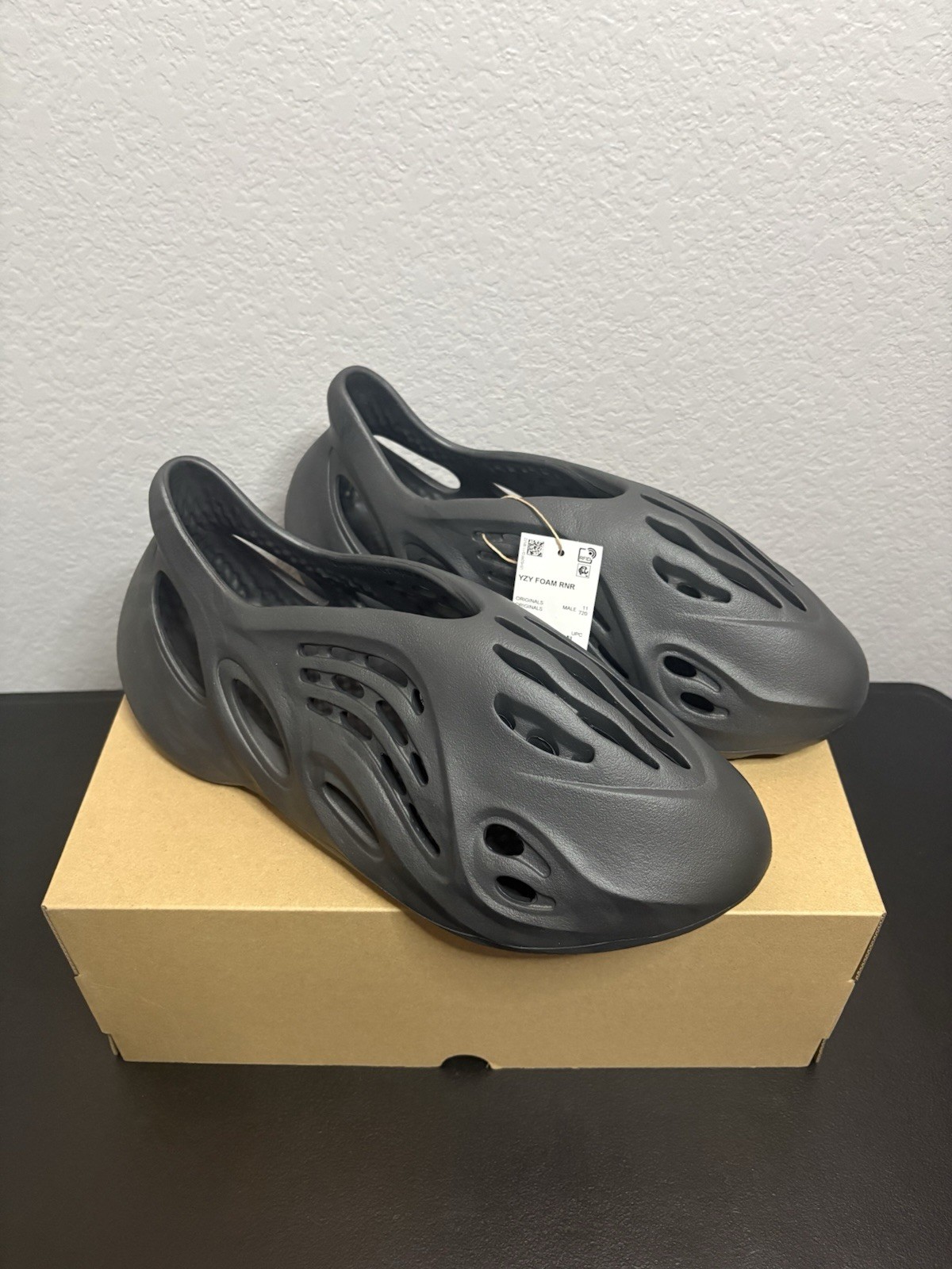 Adidas Yeezy Foam Runner Onyx Men’s Size 11 *Brand New*