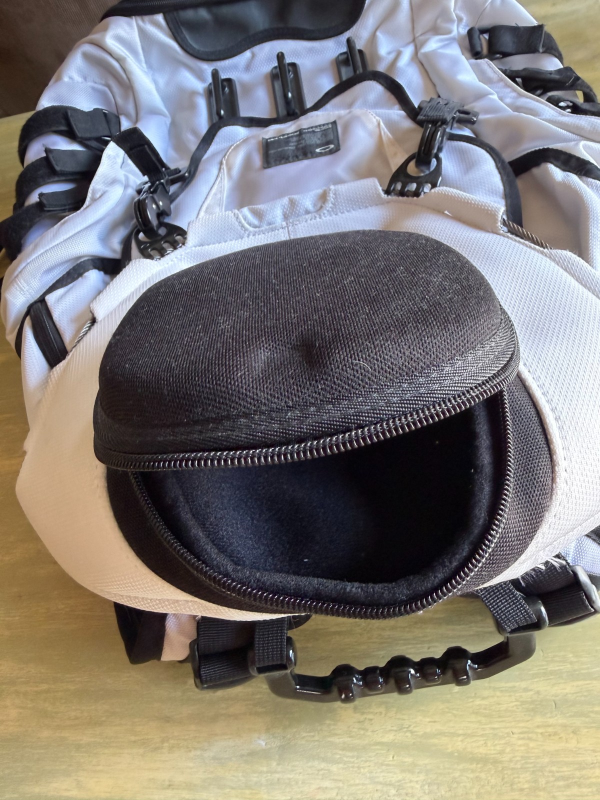 OG **RARE** Oakley Sunglasses White Kitchen Sink Backpack Excellent Condition