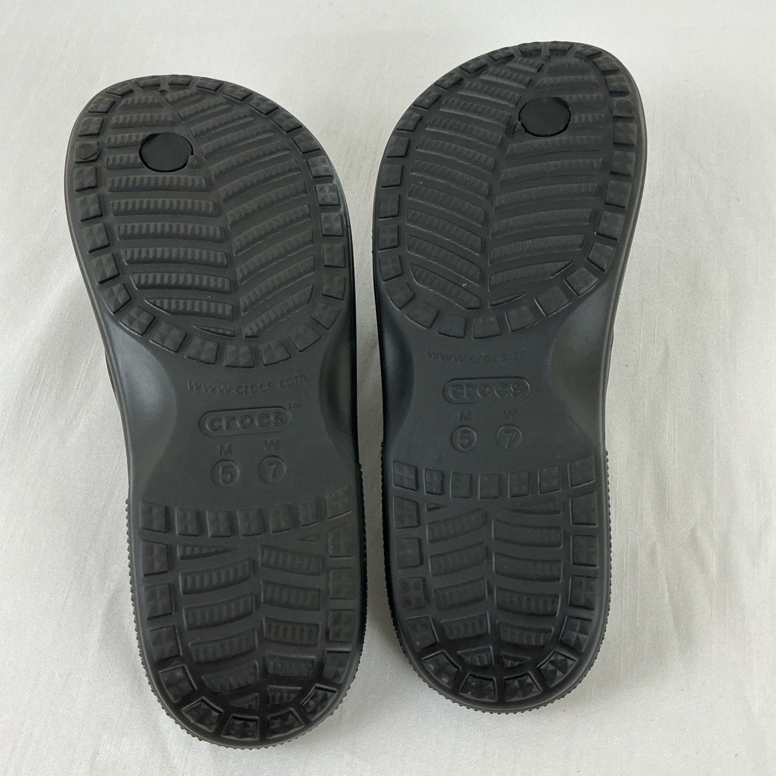 Crocs Baya Flip Flops Women Size 7 Black Casual Sandal Thong 208192 EUC