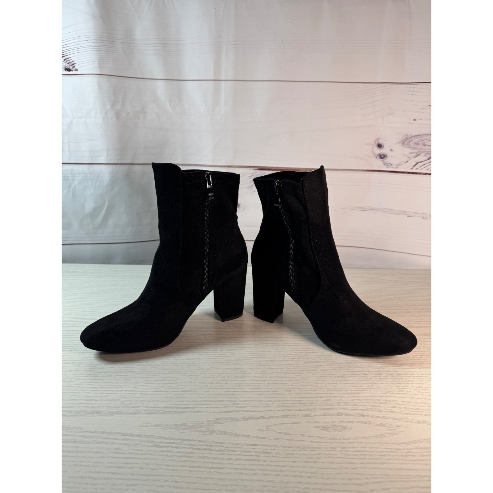NEW Black Faux Suede Ankle Boots with Heel / Size 7 / Sku152