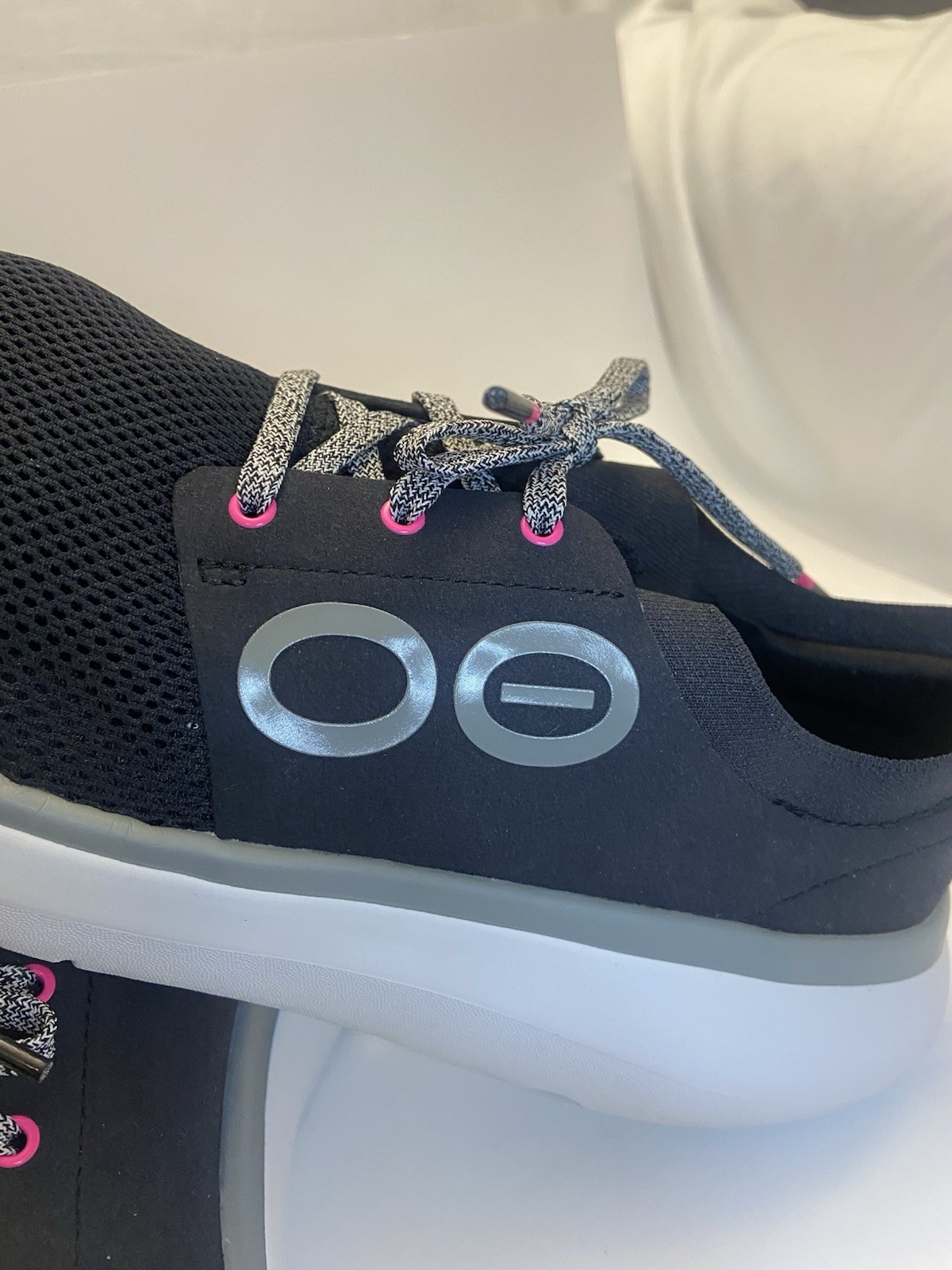 Oofos OOmy Stride Women’s 11 Black White Running Shoes Comfort Recovery Slide