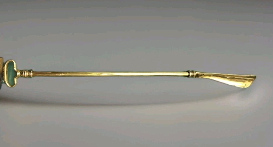 Extra Long-Handle 18.75″ Brass Shoe Horn. Unisex Hangable