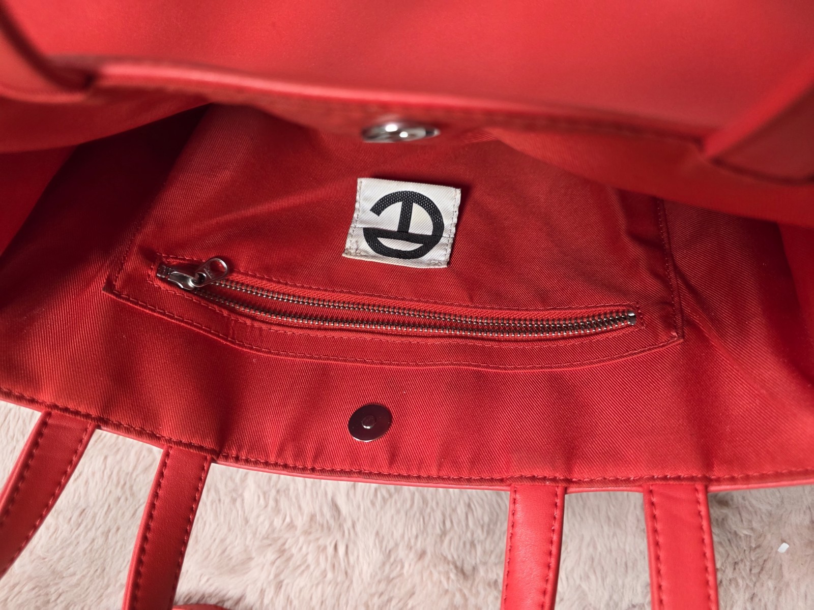 AUTHENTIC TELFAR MEDIUM SHOPPING BAG IN RED