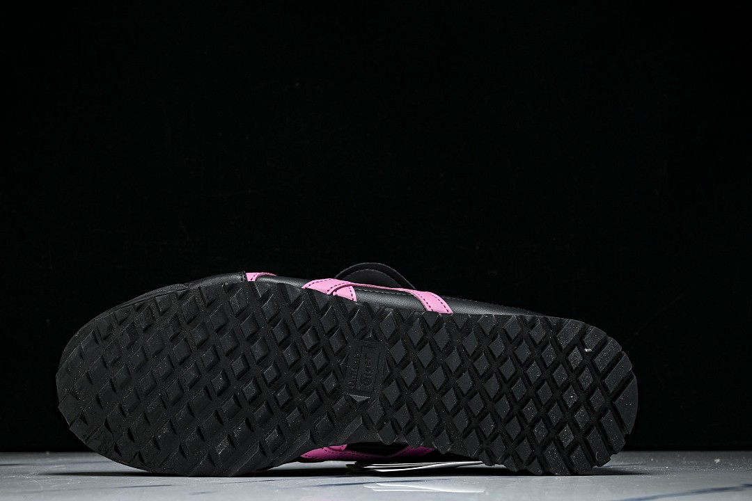 Onits*ka Tiger Mexico 66 Golf Black Dragon Fruit 1183C557-001 Unisex Size 4-11