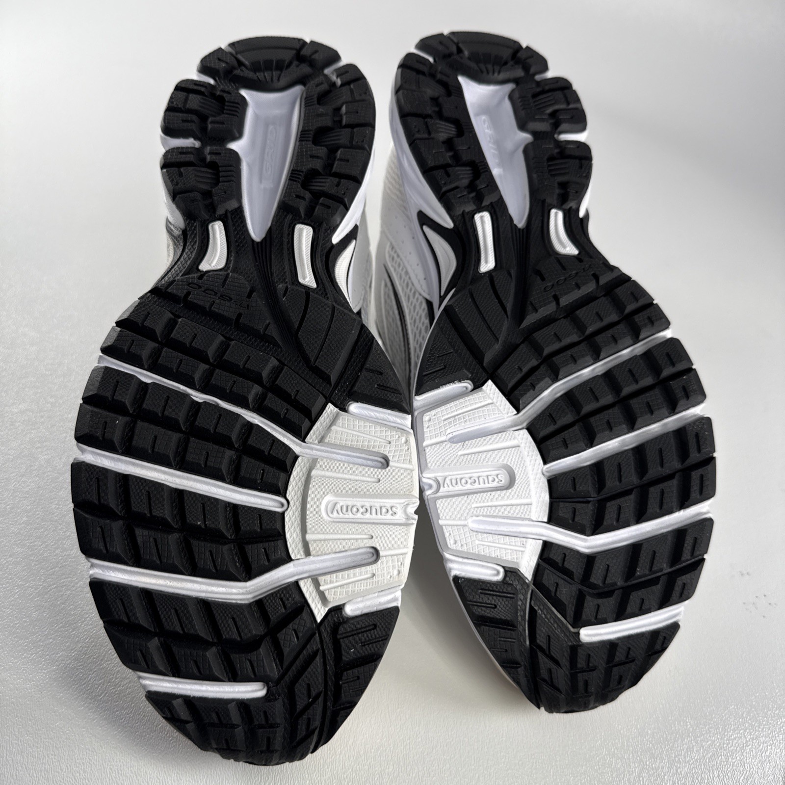 Size Men’s 10 – Saucony Grid Ride Millennium White Gold Black S70812-18 NEW
