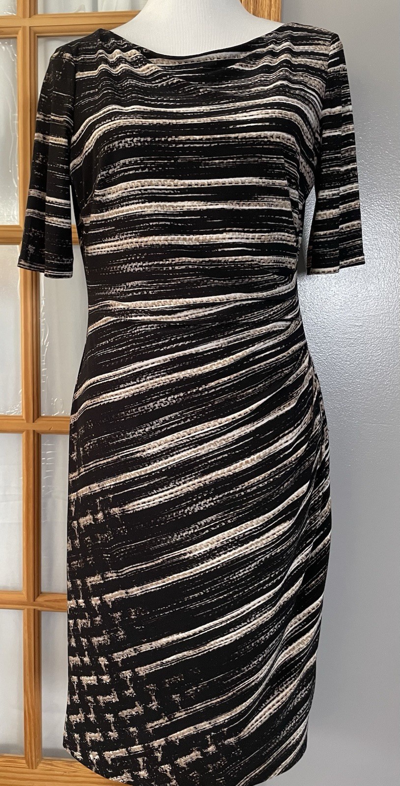 Anne Klein Striped Bodycon Dress Sz 8 Side Ruched Black Beige Modern Classic