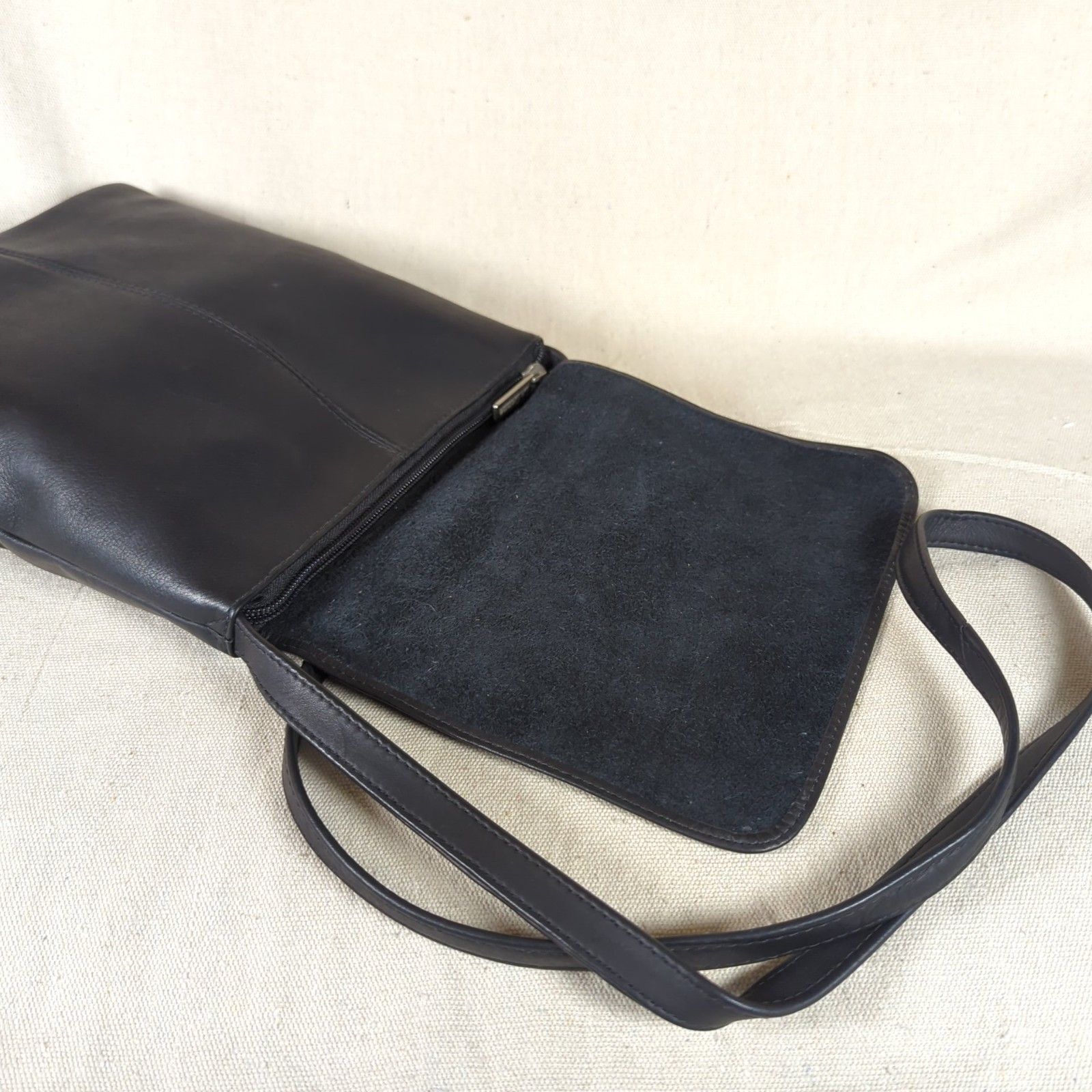 Le Donne Genuine Leather Crossbody Messenger Bag Black Flap Over Zip Purse
