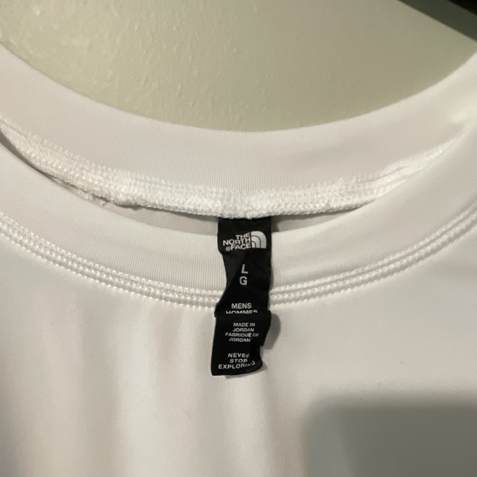 The North Face Men’s L White Long Sleeve Crew Neck Logo Raglan T-Shirt