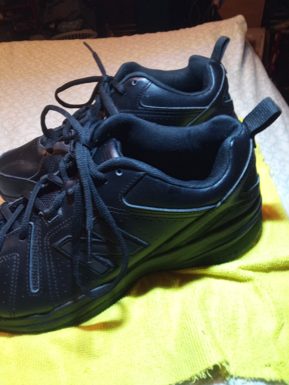 New Balance 608 Men’s Size 8.5 4E Black Leather Running Shoes