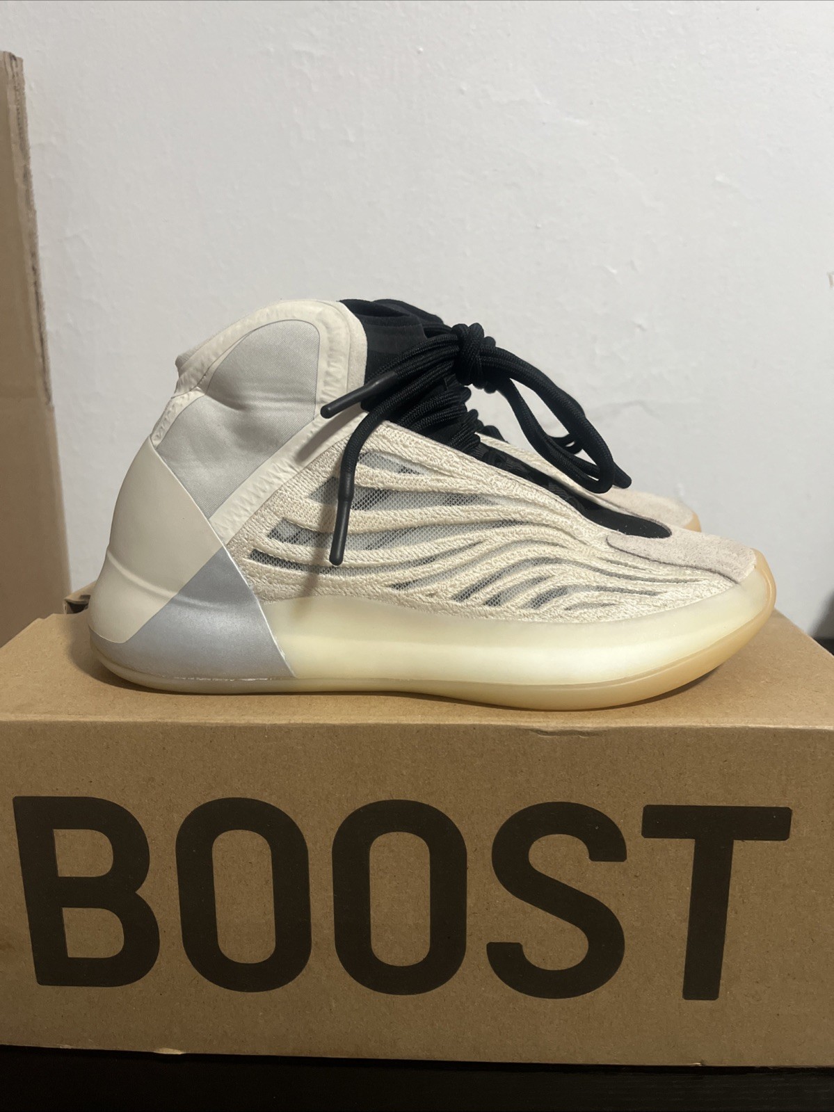 Size 4 – adidas Yeezy Quantum Mist Slate