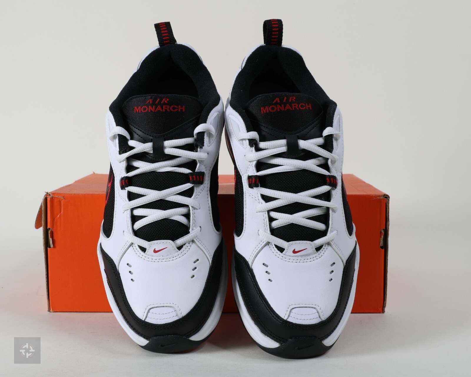 Nike Air Monarch IV White Red Black Walking Shoes Men’s Size 6-7 4E (416355-101)