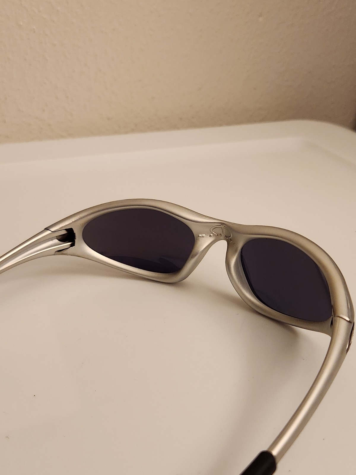 Vintage Oakley Minute Minute 1.0 Gen2 Sunglasses Sliver Frame Black Lenses Y2K