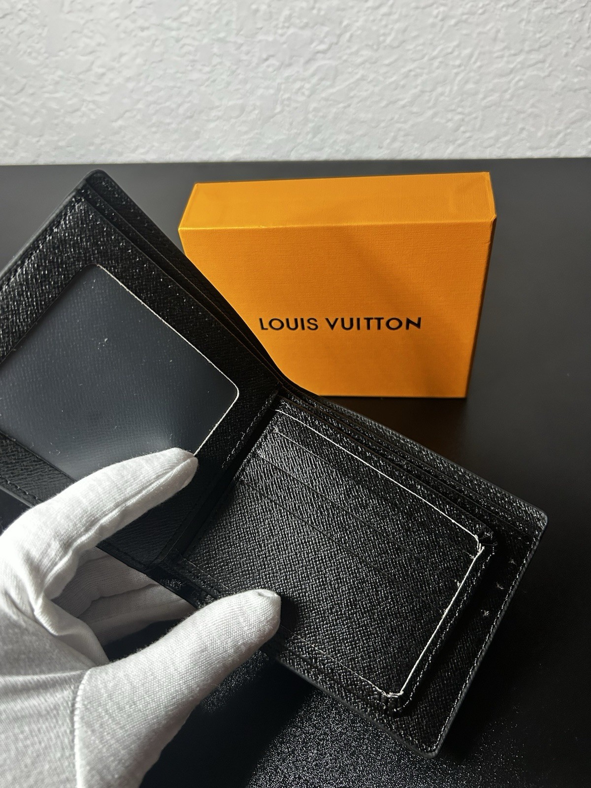 Louis Vuitton Men’s Black Monogram Bifold Wallet Logo Credit Card Feature