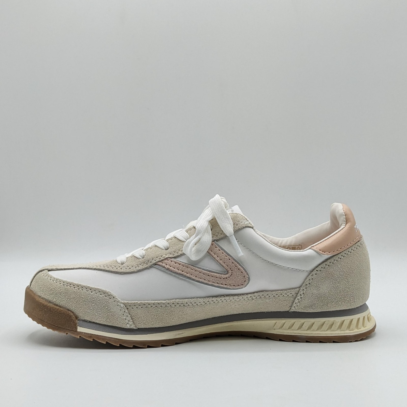 Tretorn “Hailey” Women’s, Leather & Nylon Canvas, Sneaker (White / Pink) – NEW