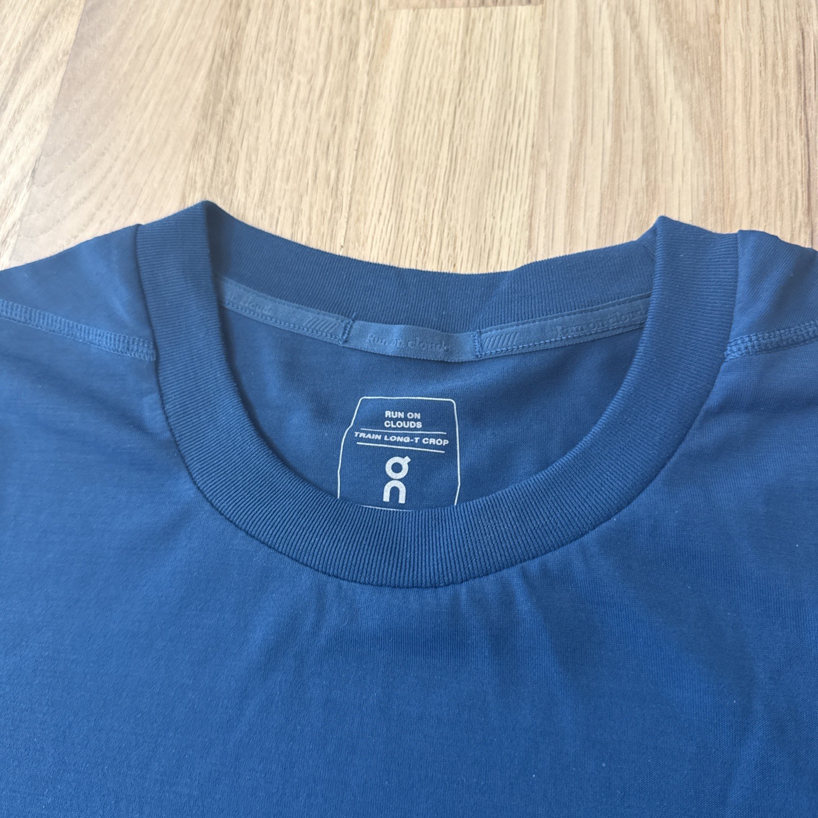 ON CLOUD Train Long Sleeve Crop Cropped Athletic Top Dark Teal, Size Medium