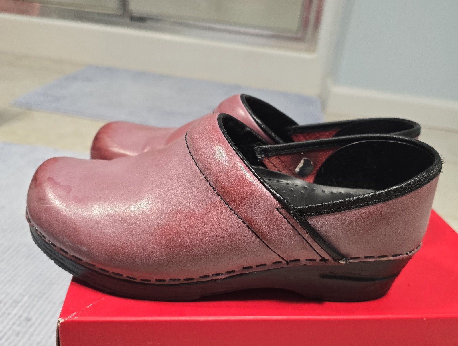 Pink Dansko for J.Jill Clogs Size 38 (7.5/8) Pre-Owned With Unfortunate Pattern