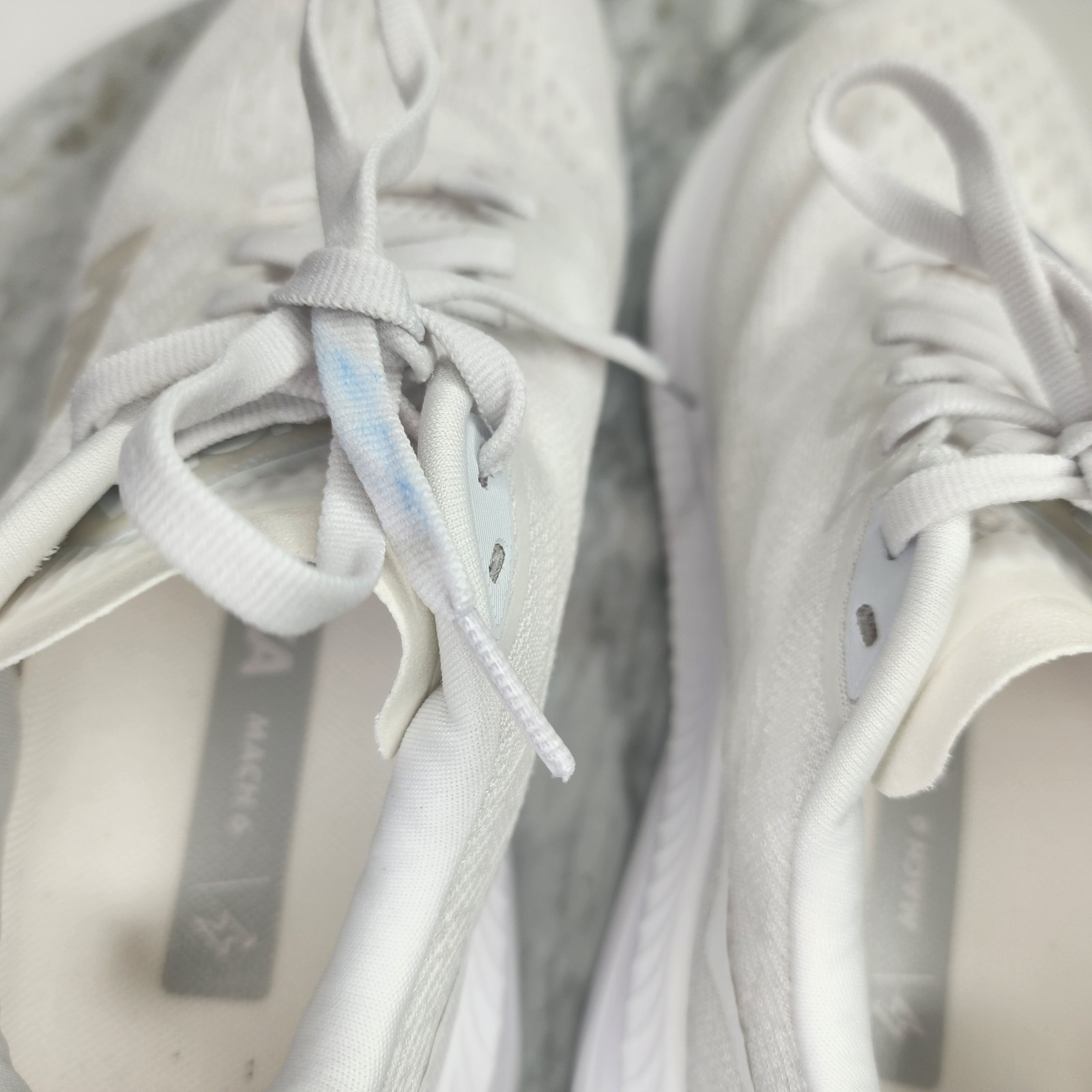 Hoka One One Mach 6 Triple White Running Shoe’s Women’s Size 7D 1147834WWH