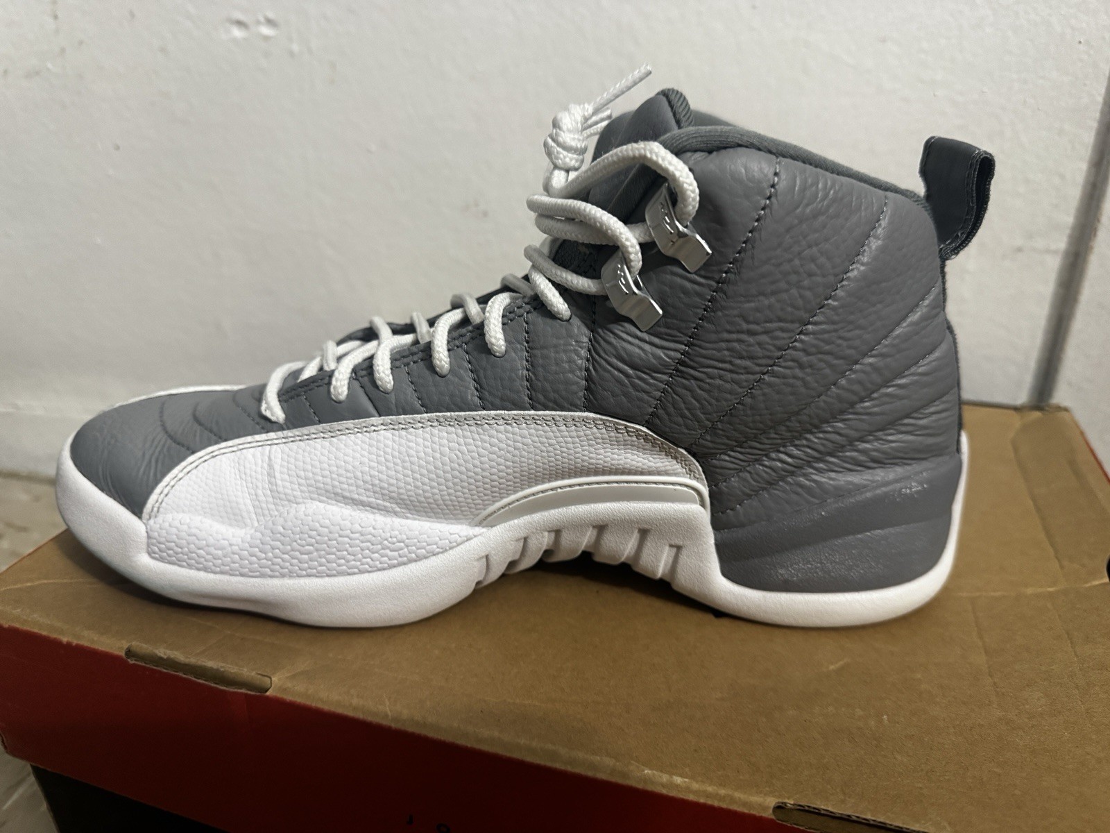 Jordan Air Jordan 12 Retro Stealth Gray/White Men’s High Top 2022 CT8013-015