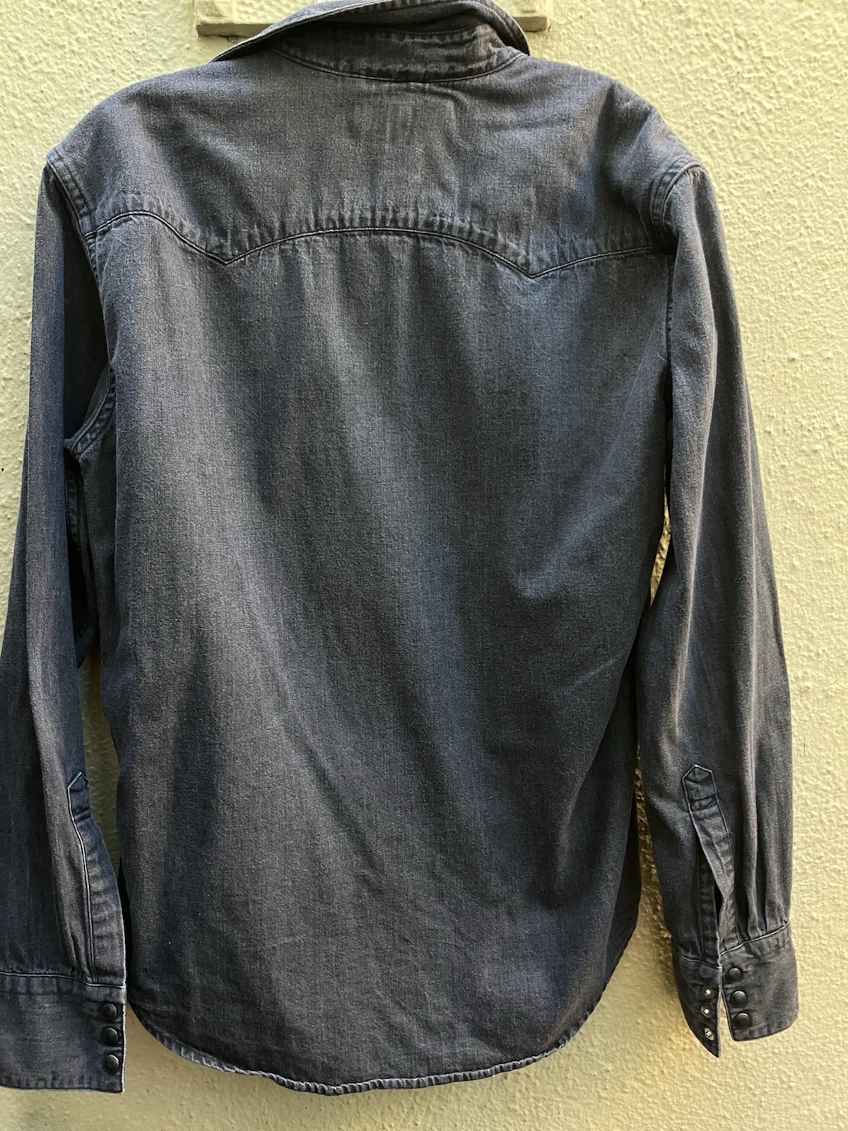 Levis Men Western style Snap Front Denim Shirt Blackish Gray MEDIUM