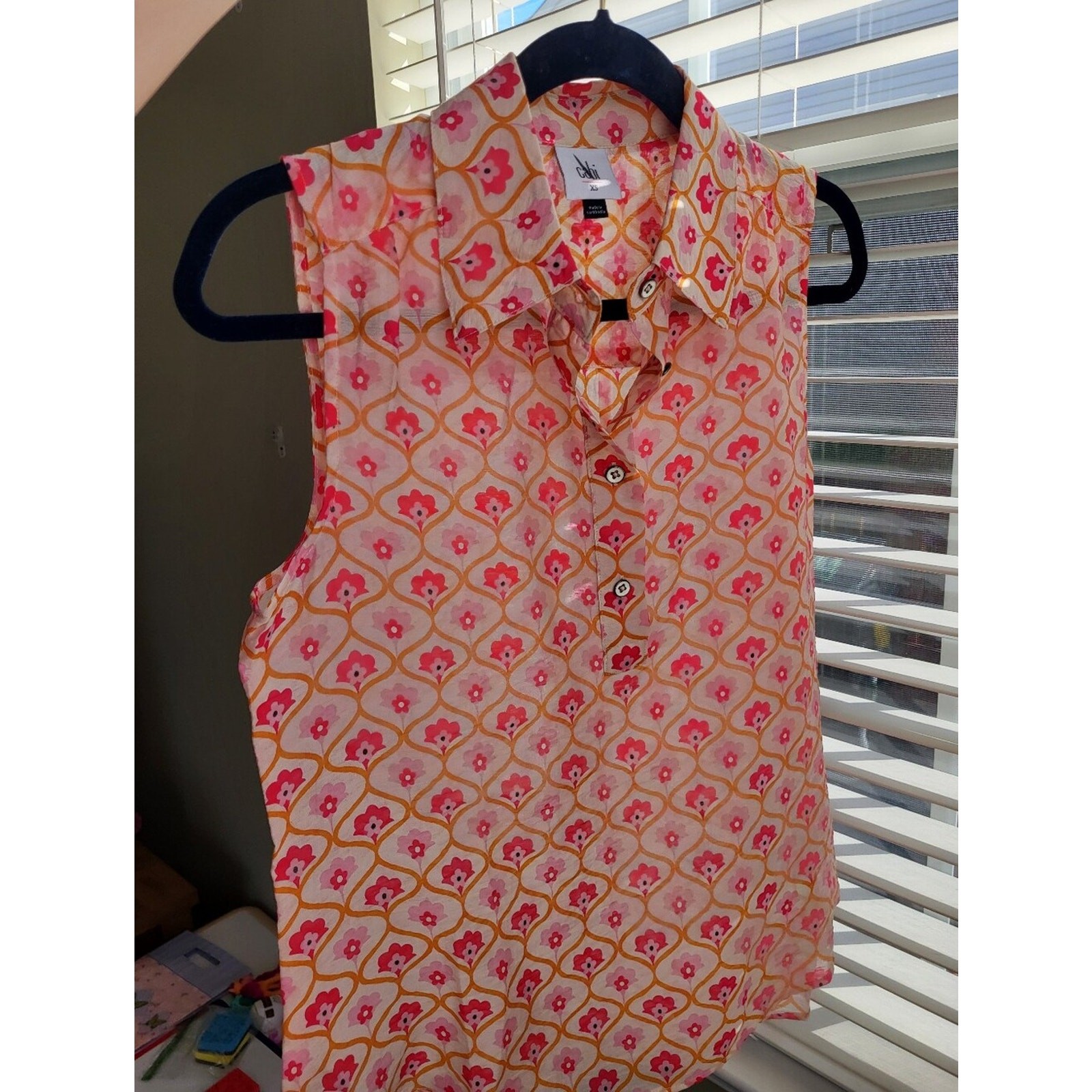 CAbi XS Sleeveless Collared Button-Front Floral Blouse Pink Orange Medallion