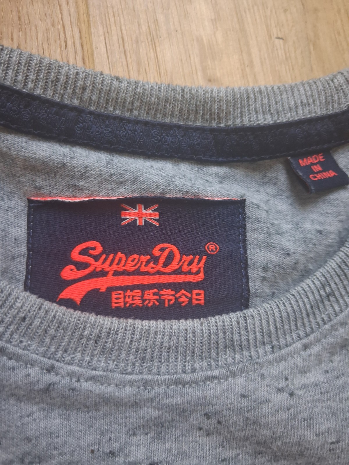 superdry t shirt size M grey with print