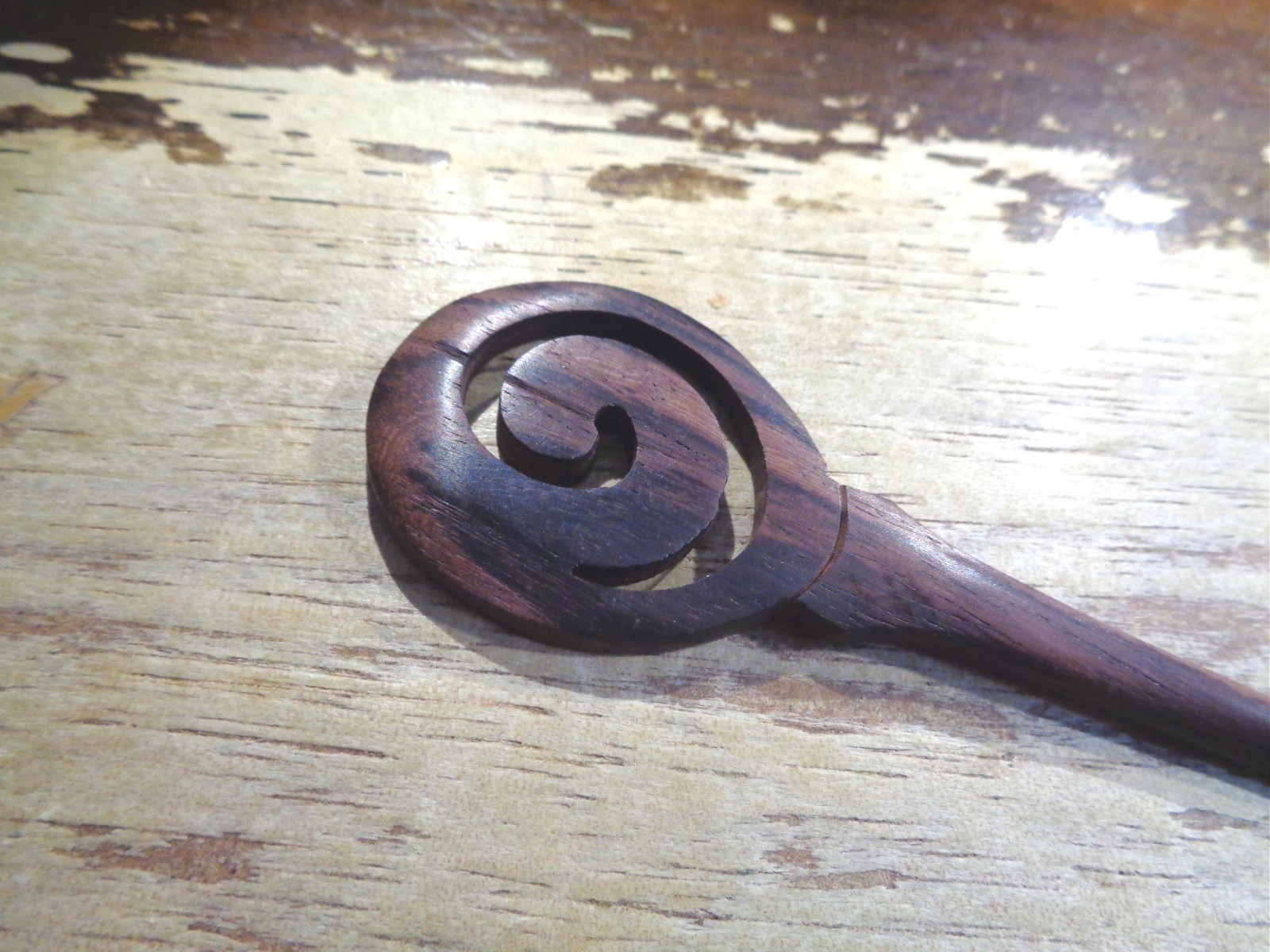 1 7/16″ X 1 13/16″ EXOTIC INDONESIAN ROSEWOOD MAORI KORU HAIR PICK STICK 7 1/4″
