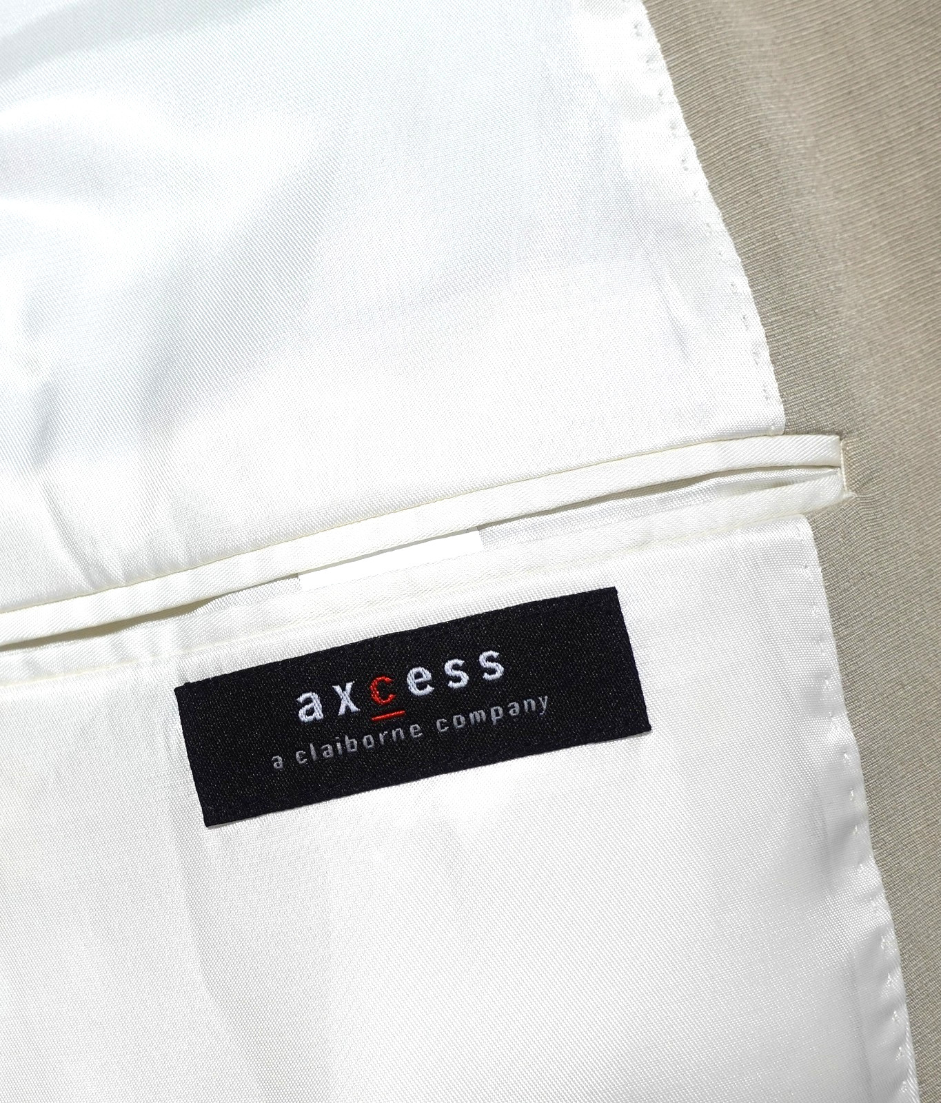 Axcess Classic-Fit Beige Suit 46R