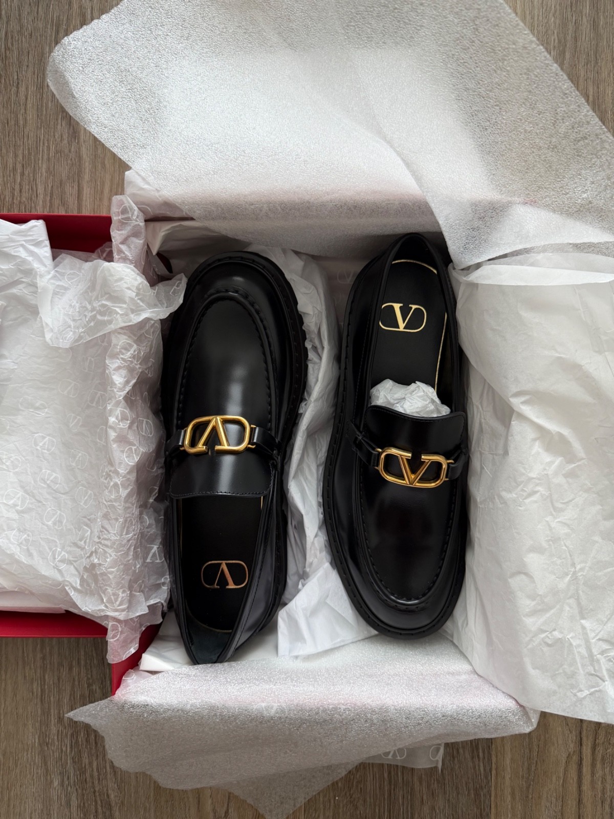 Valentino VLogo Signature Calfskin Loafer in Black – NIB