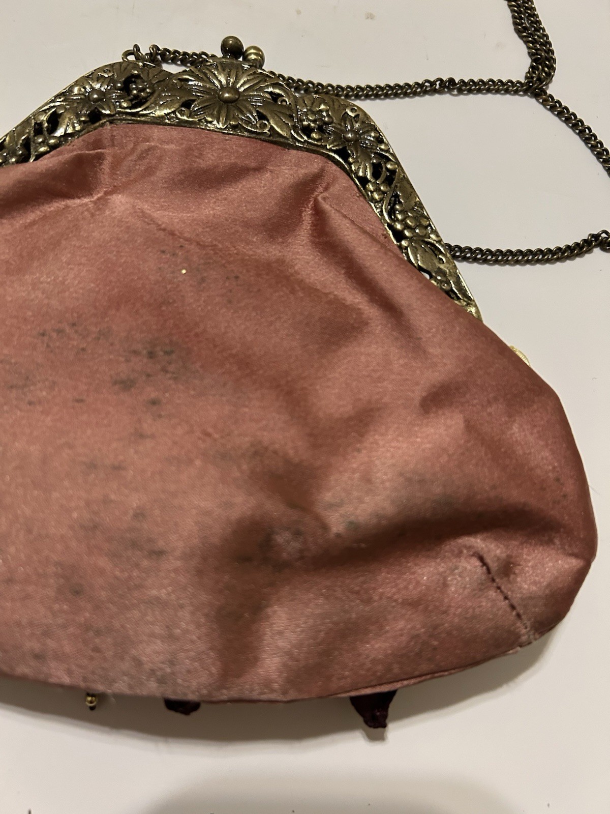 Vintage Embroidered Kiss Lock Silk Lined Purse Chain Strap Evening Bag READ