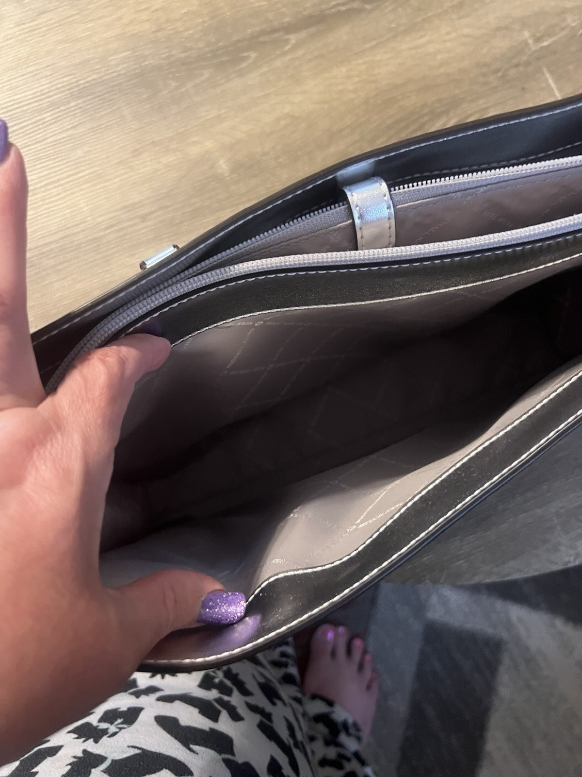 Michael Kors Gray/Black Logo Zip Tote Bag Silver Hardware Pockets Lined