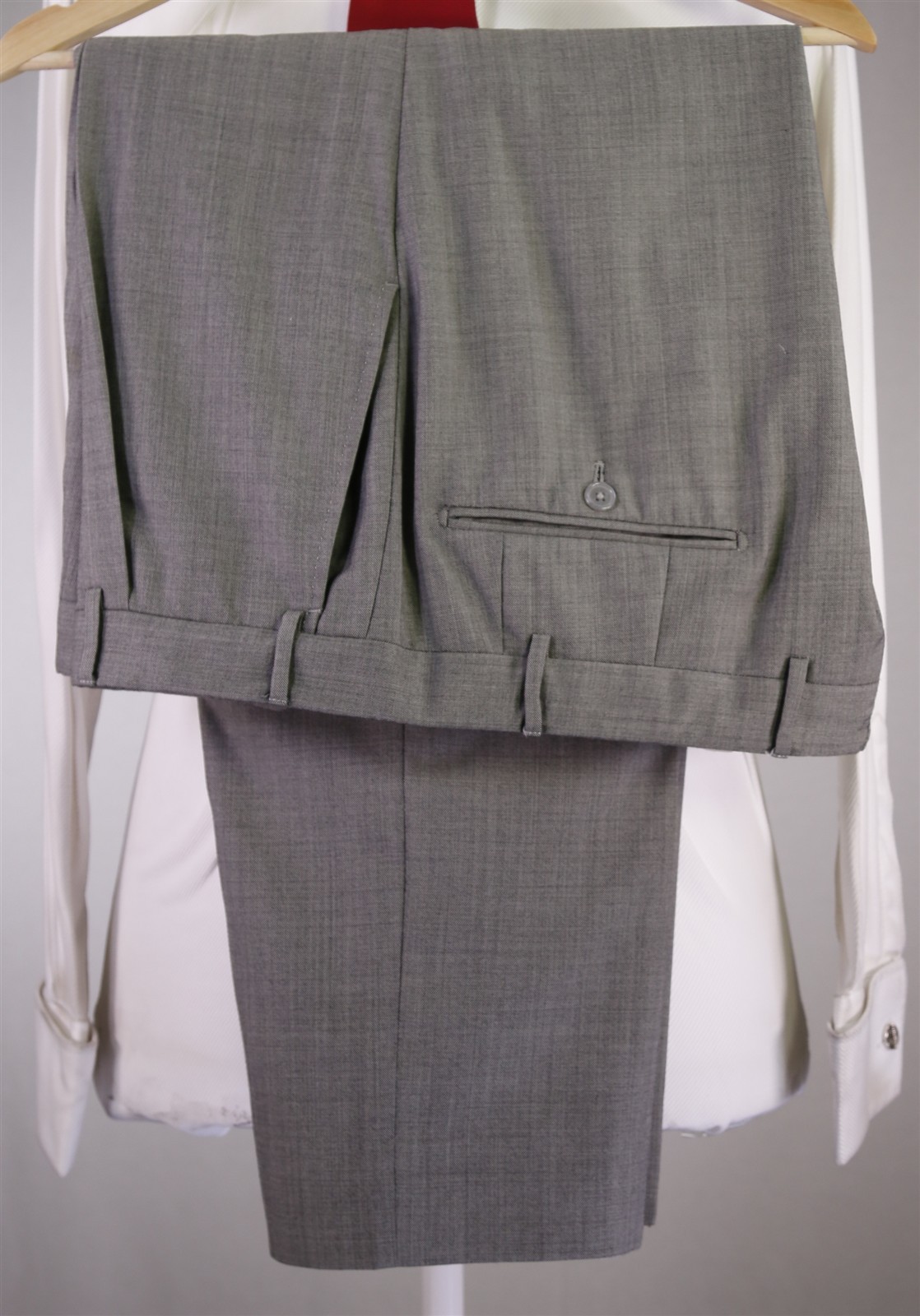 Corneliani Solid Light Gray 2-Btn Flawless Wool Luxury Suit 42S
