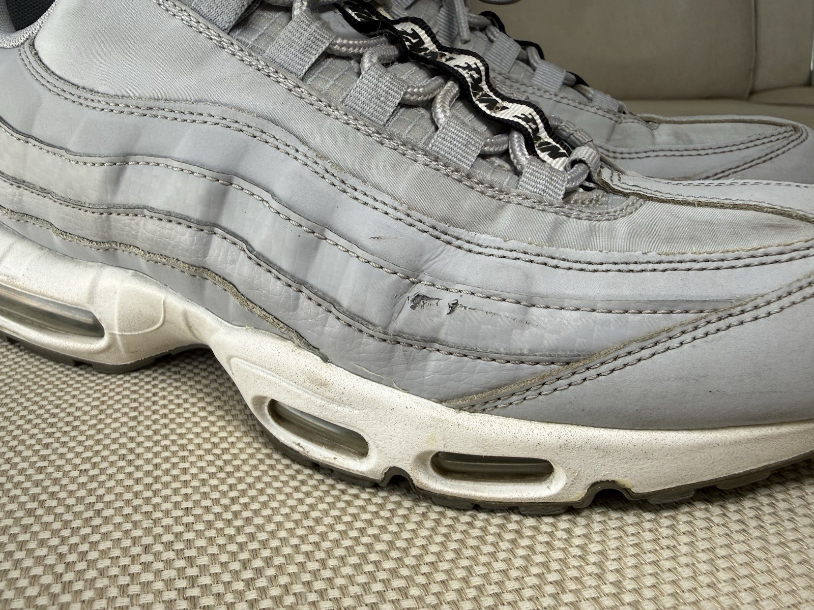Nike Air Max 95 SE Pull Tab Wolf Grey Men’s Size 11 Sneakers Shoes AQ4129-001