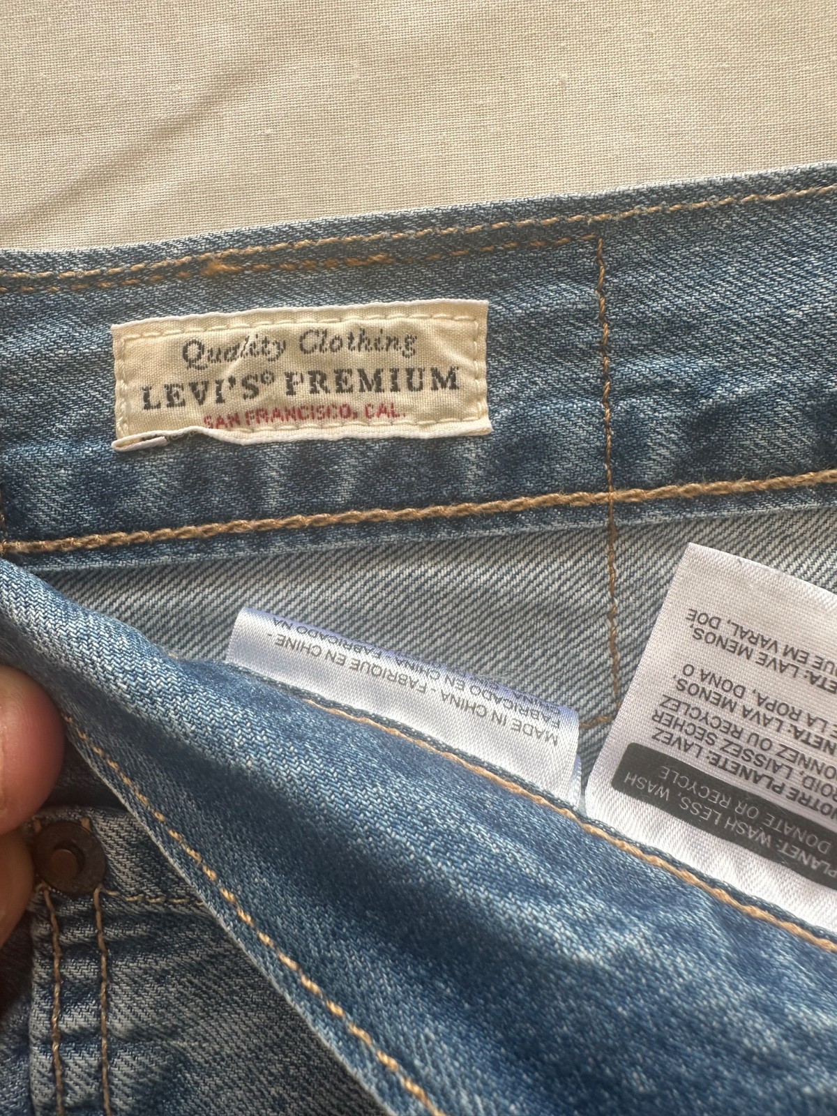 Levi’s 501 Men’s Original Fit Button Fly Blue Denim Jeans Size W33 L30 Made in I