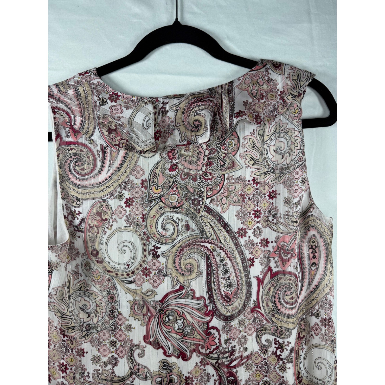White House Black Market Paisley Ruffle V-Neck Sleeveless Blouse Pink Metallic 6