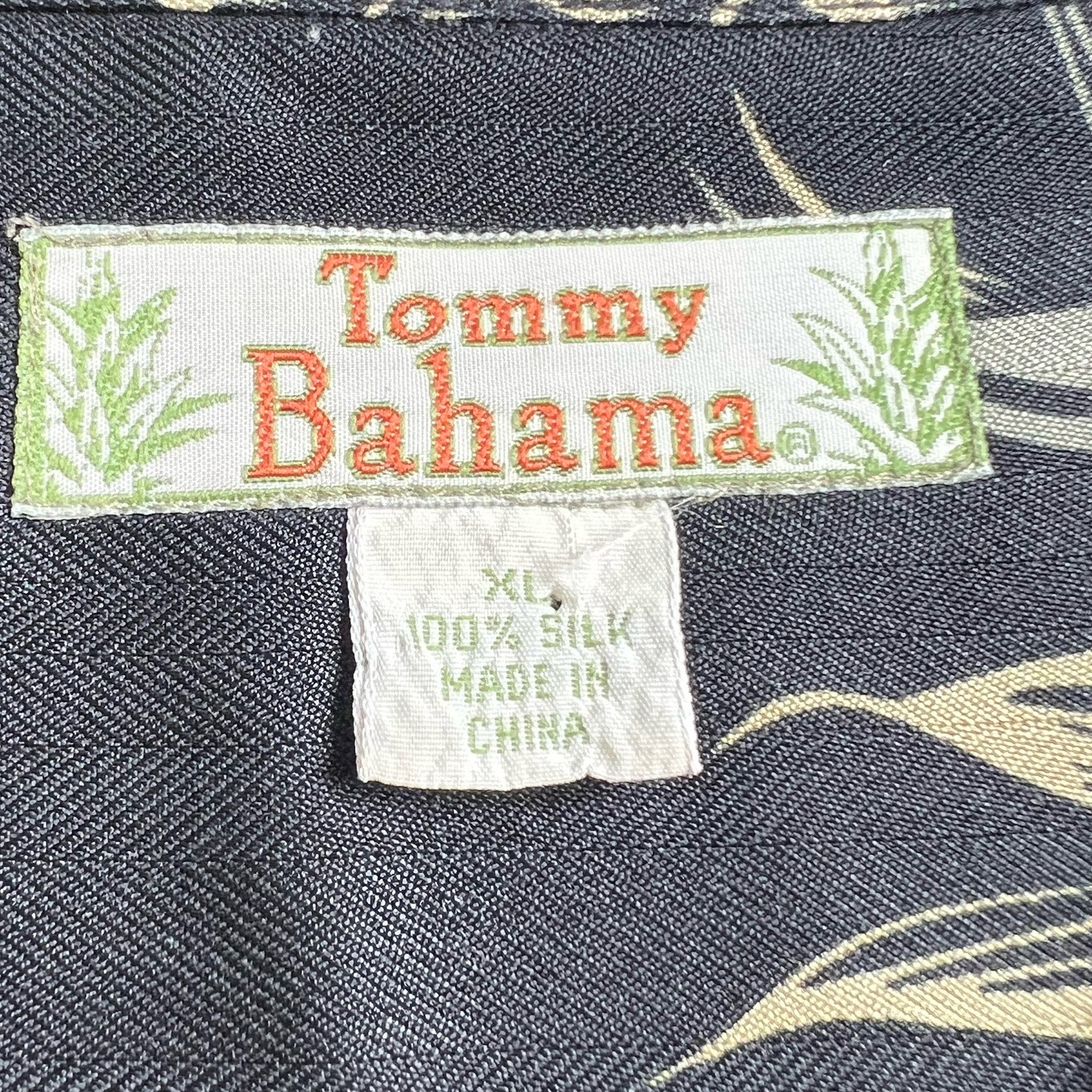 Tommy Bahama Mens XL Silk Black Pineapple Print Short Sleeve Button Up Shirt