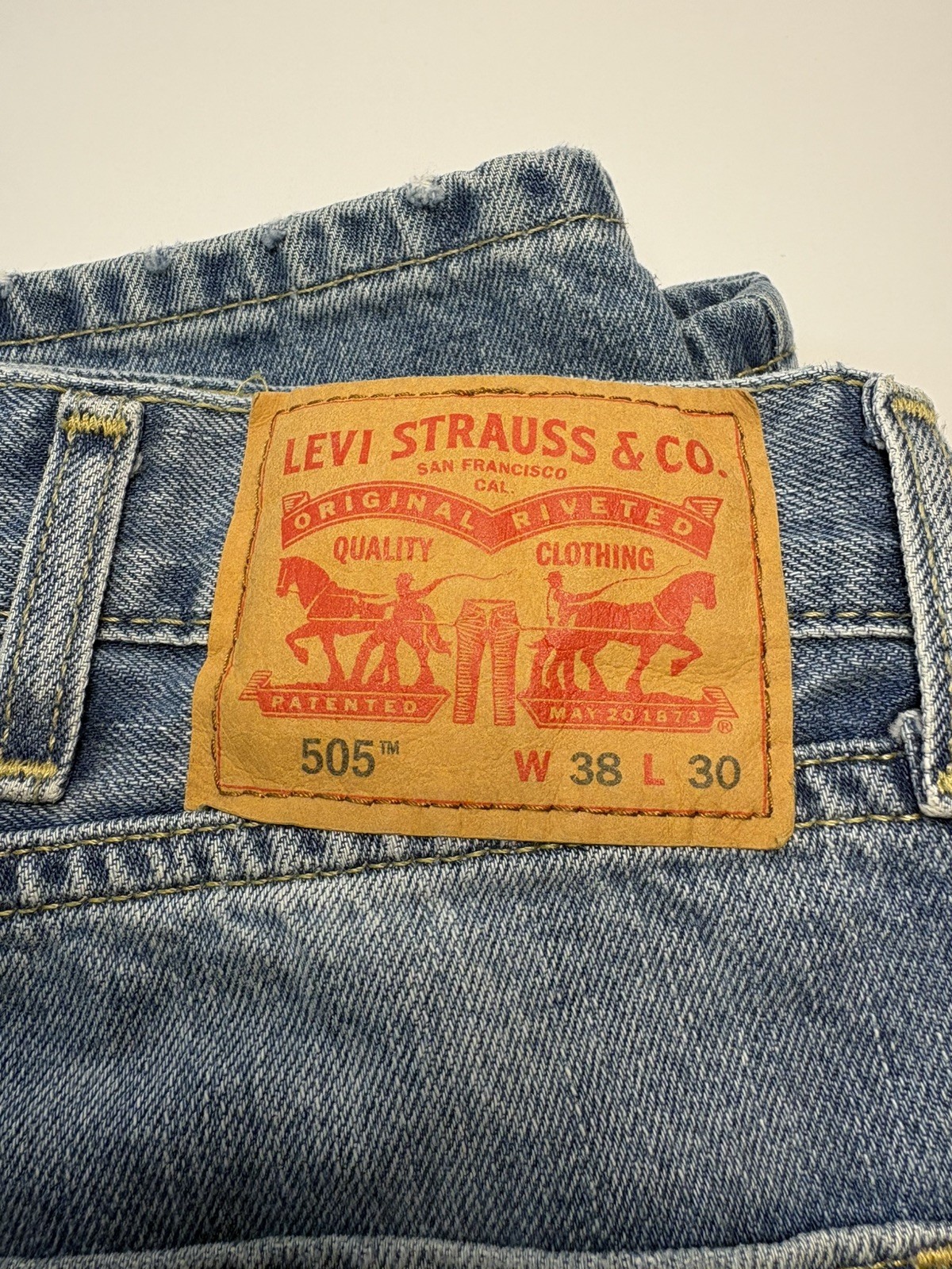 Levi’s 505 Series 38-30 Blue Medium Wash Denim Straight Leg Regular Fit