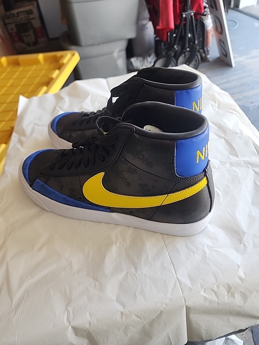 Nike Mens Blazer Mid 77 Vintage Shoes Black Yellow Blue Sz 10 DC1414-001