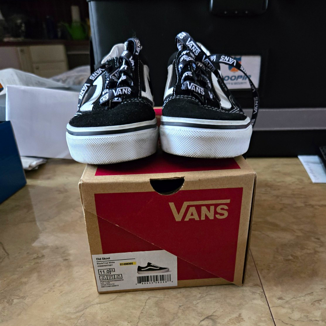 VANS Old Skool Unisex Kids Sneakers Black White Suede Lace Up Low Top US 11