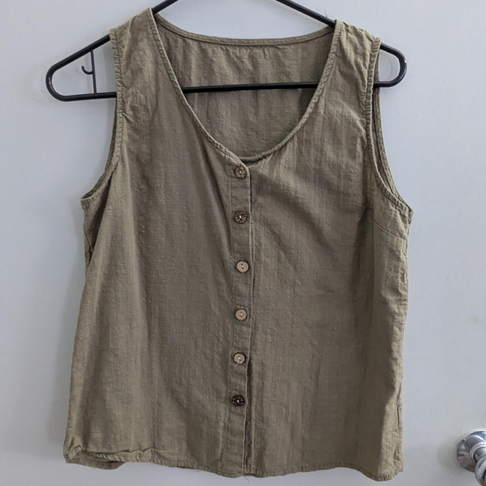 Olive Green Medium Sleeveless Button-Up Top EUC