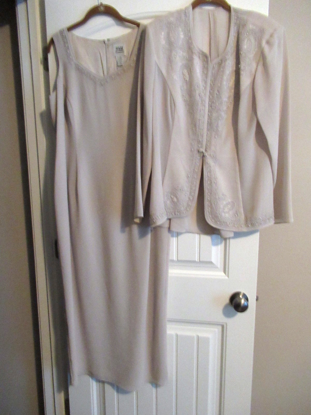 Womens R&M Richards Size 16 Mother of the Bride Elegant Classic beige 2 pc. set