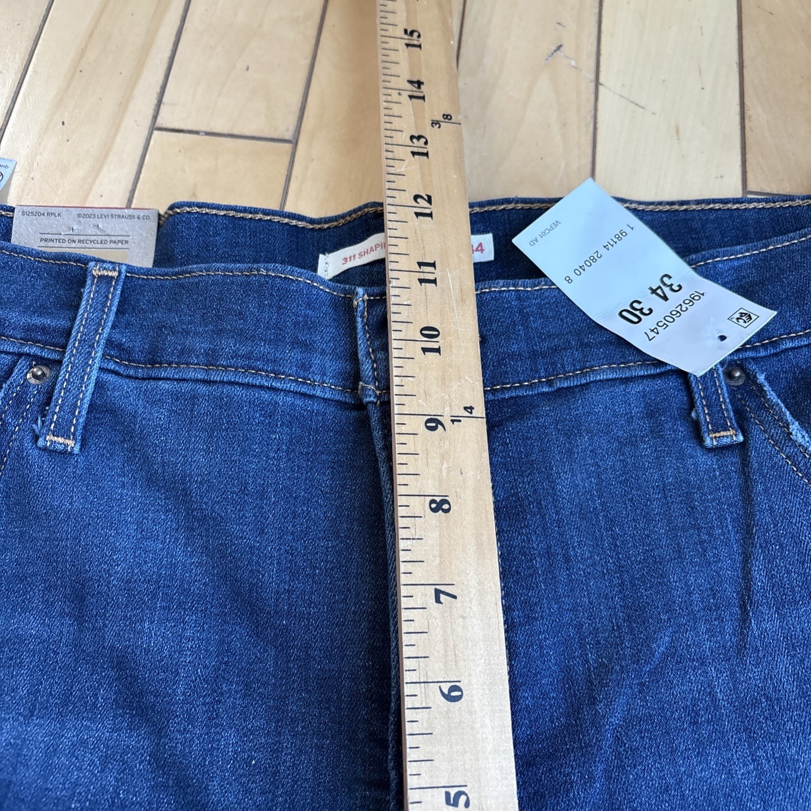 NWT Levi’s 311 Shaping Skinny Jeans Women’s Size 34Wx30L Dark Wash Distressed