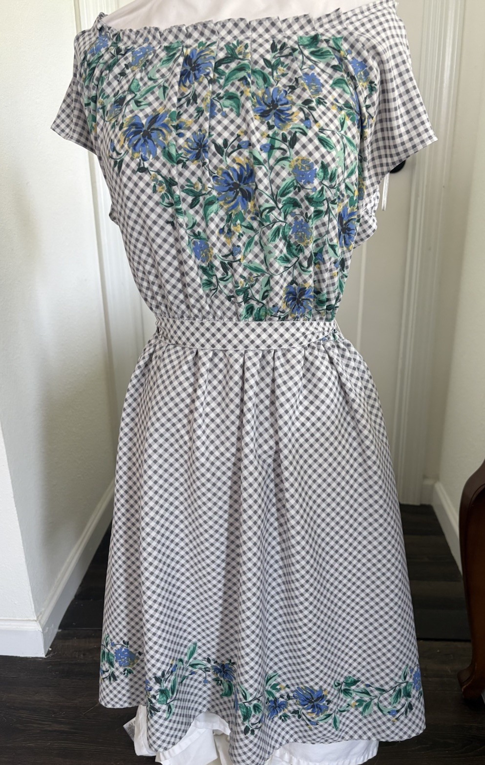 LC Lauren Conrad Women’s Off Shoulder Gingham Floral Open Back Dress Size L