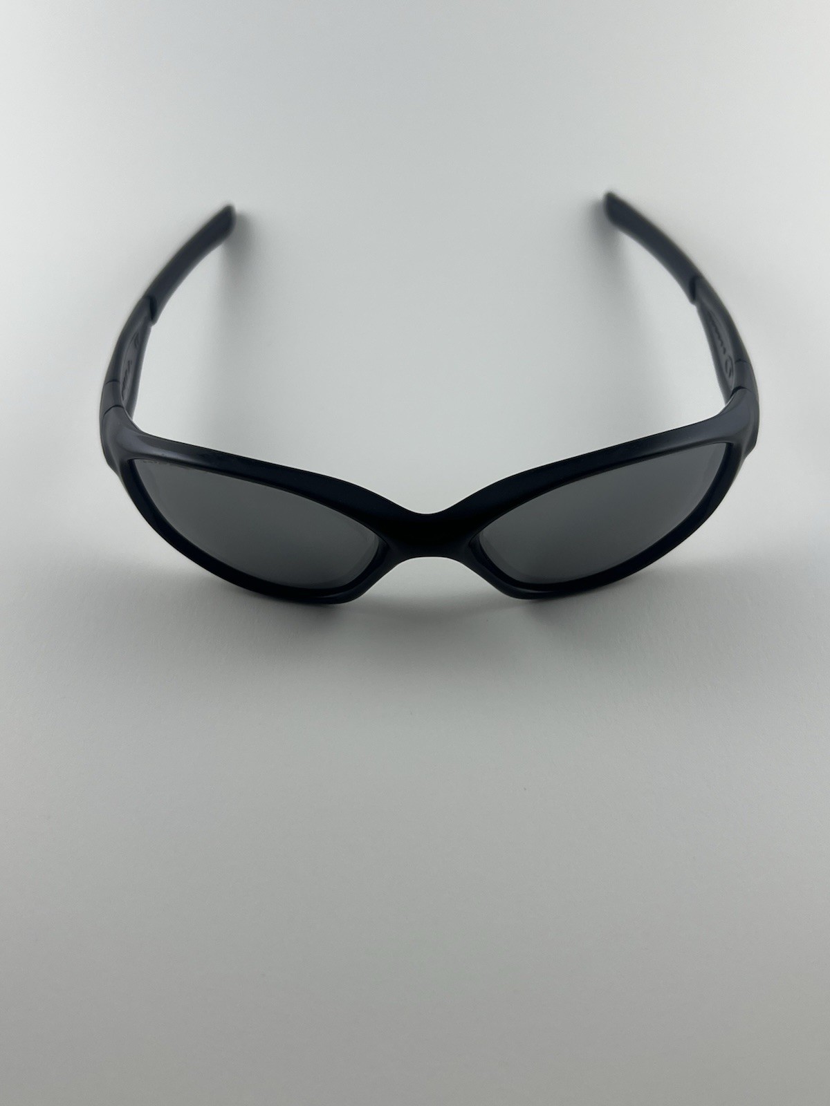 Oakley Minute 2.0 Polished Black Frame Black Iridium Lens 04-515 Silver Icons