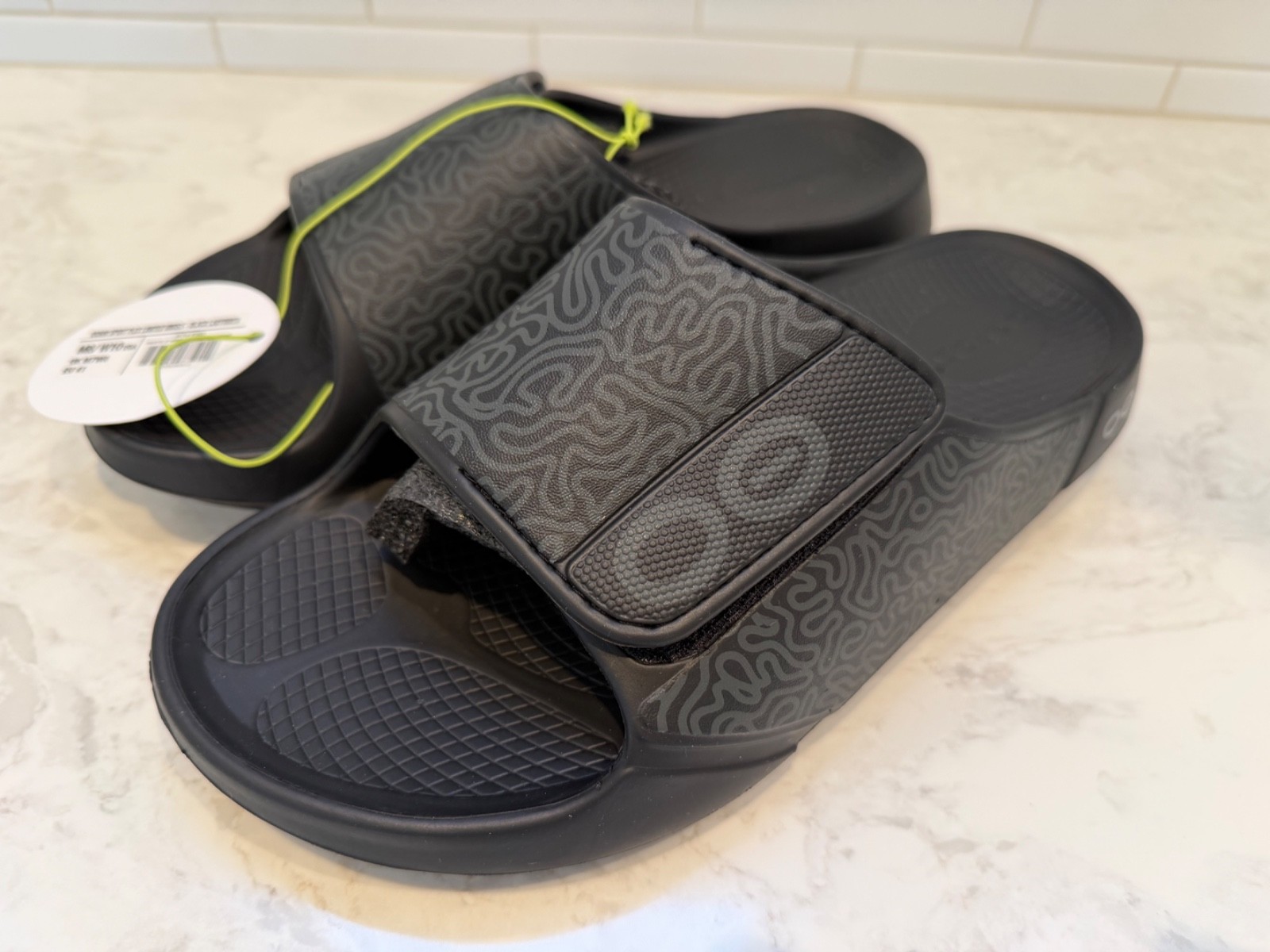 NEW OOFOS OOAHH Sport Flex Limited Unisex Black Labyrinth M8/W10 w/ Tags