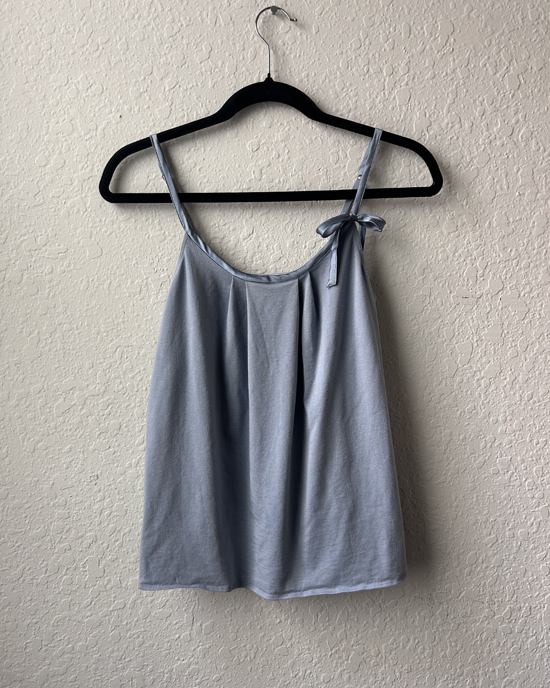 Vintage 2000s/ Y2K Woman’s Victoria’s Secret Blue Cami Top with Bow (Size: XS)