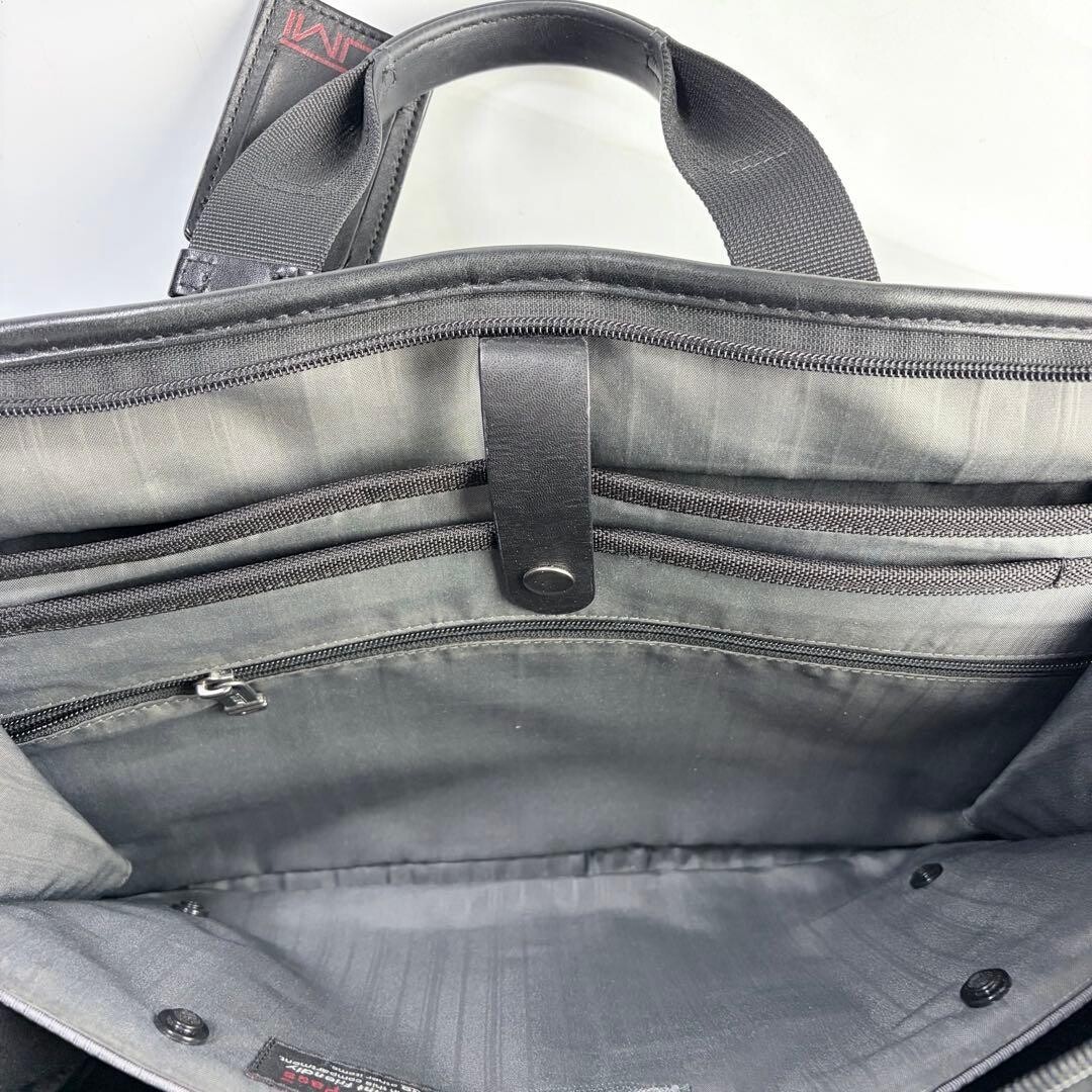 TUMI Black Leather Briefcase T-Pass A4 PC Pocket Business Bag 963516D4