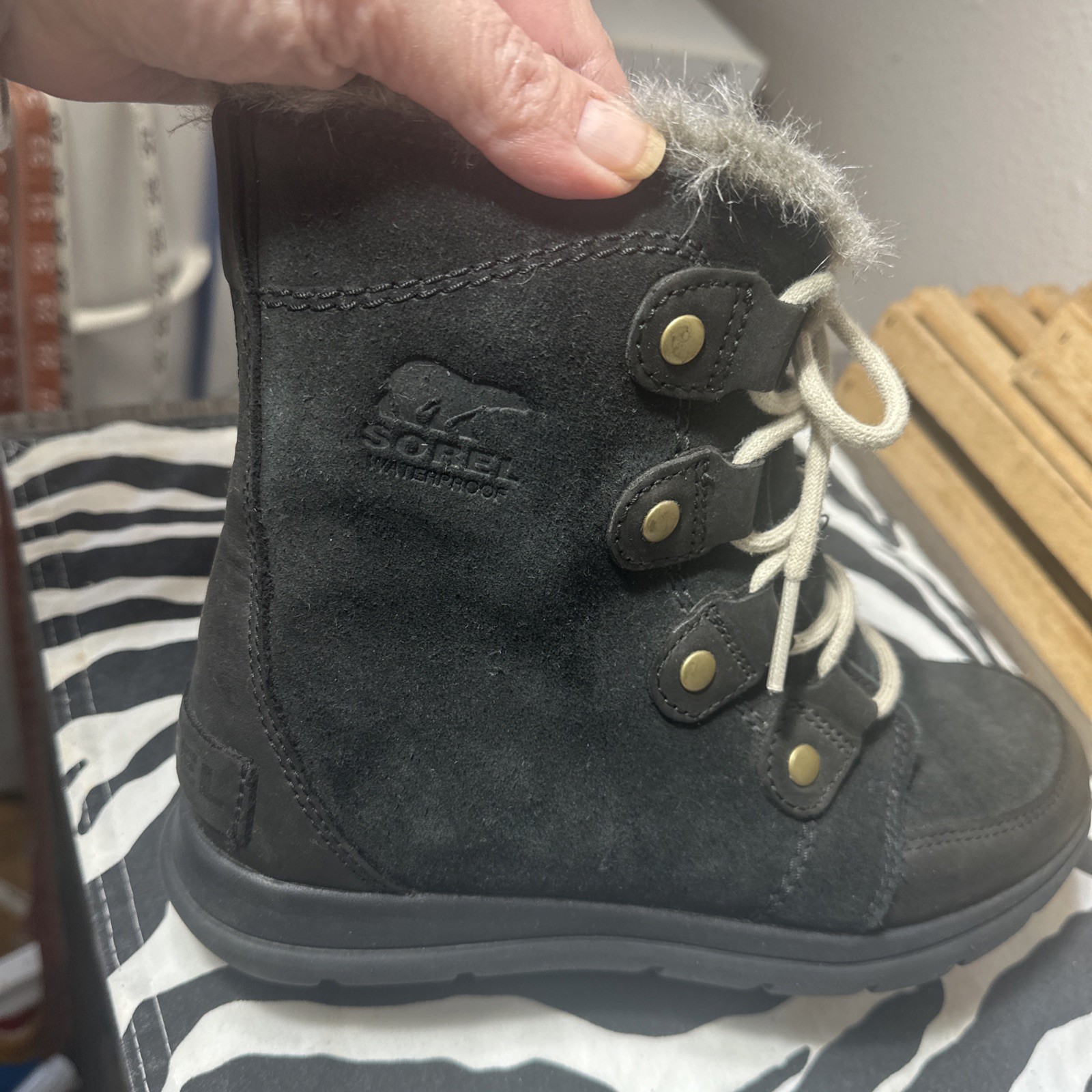 SOREL Explorer Black Suede Leather LaceUp Faux Fur Trim Logo Boots 7.5/38.5 VGUC