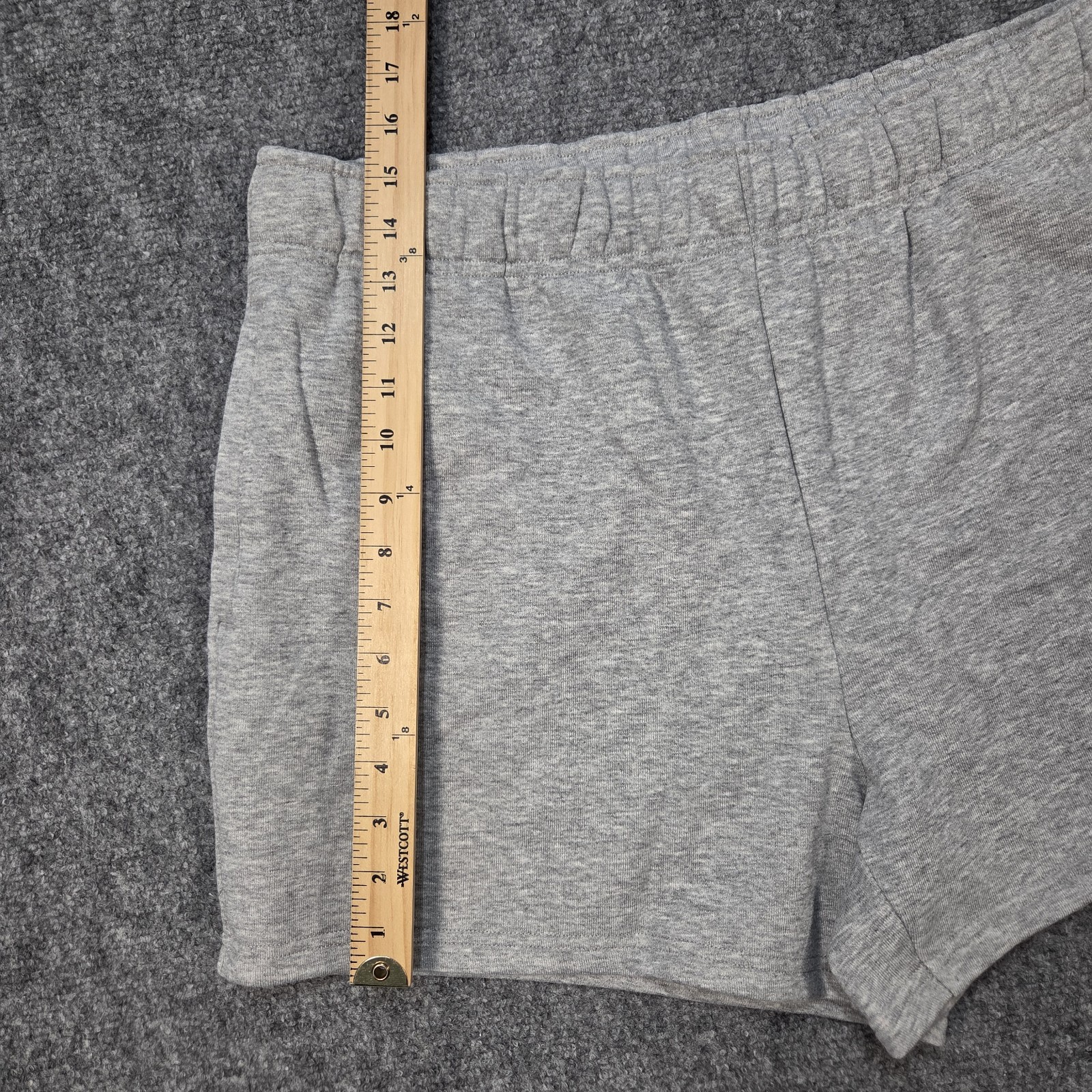 NWT Alo Yoga Accolade Short Womens Large Athletic Sweat Heather Grey Shorts Gray
